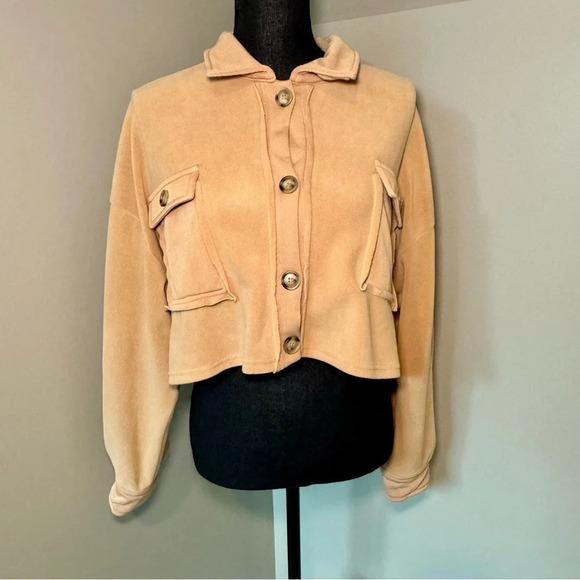 Illa Illa women’s Medium tan cozy shacket new with tags. New with tags - Picture 5 of 5